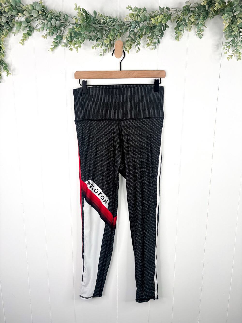 Peloton x Wear It To Heart Stripe Print Leggings Large Black Gray Red Cycling